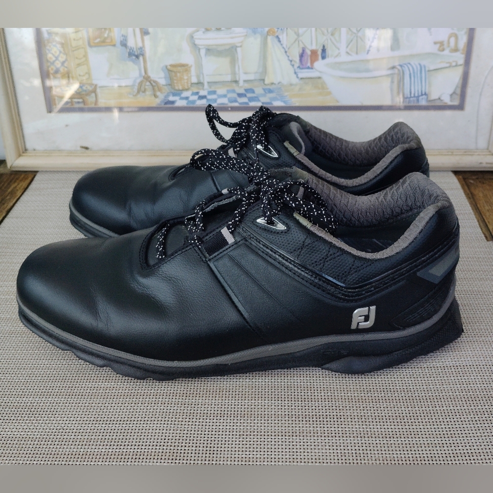 Footjoy "Pro-SL Carbon" Black Leather Waterproof Spikeless Golf Shoes. Size 11M